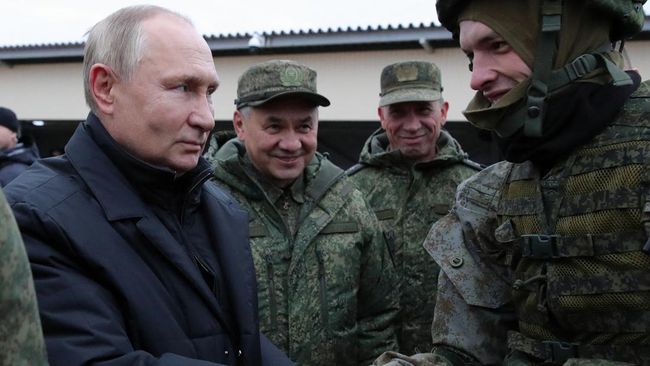 Putin Kunjungi Pelatihan Tentara *ist