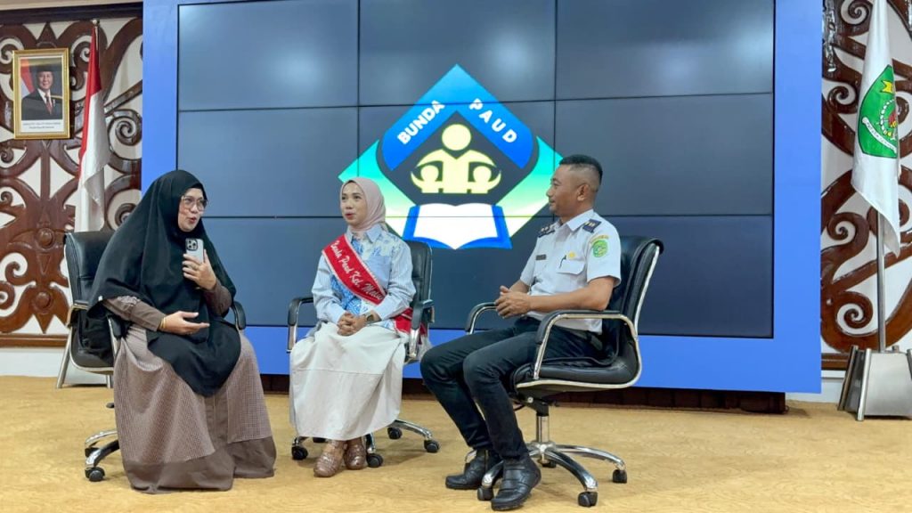 Bunda PAUD Kelurahan Maluhu, Kecamatan Tenggarong, berpose usai meraih juara umum pada Lomba Apresiasi Bunda PAUD tingkat Provinsi Kalimantan Timur (Kaltim), sebagai wakil Kaltim di ajang nasional 2025.