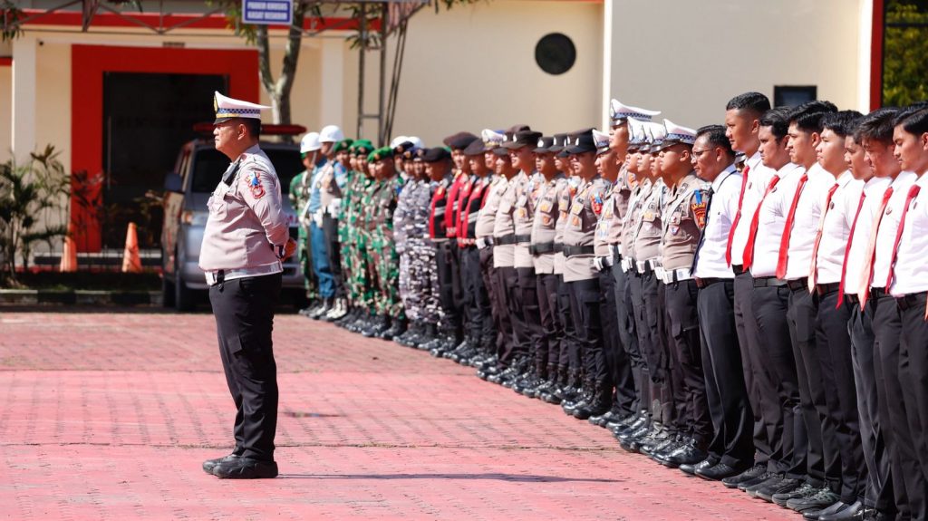 Apel gelar pasukan di Mapolres Kutim menandai pelaksanaan Operasi Zebra Mahakam 2025 yang berlangsung 17–30 November.