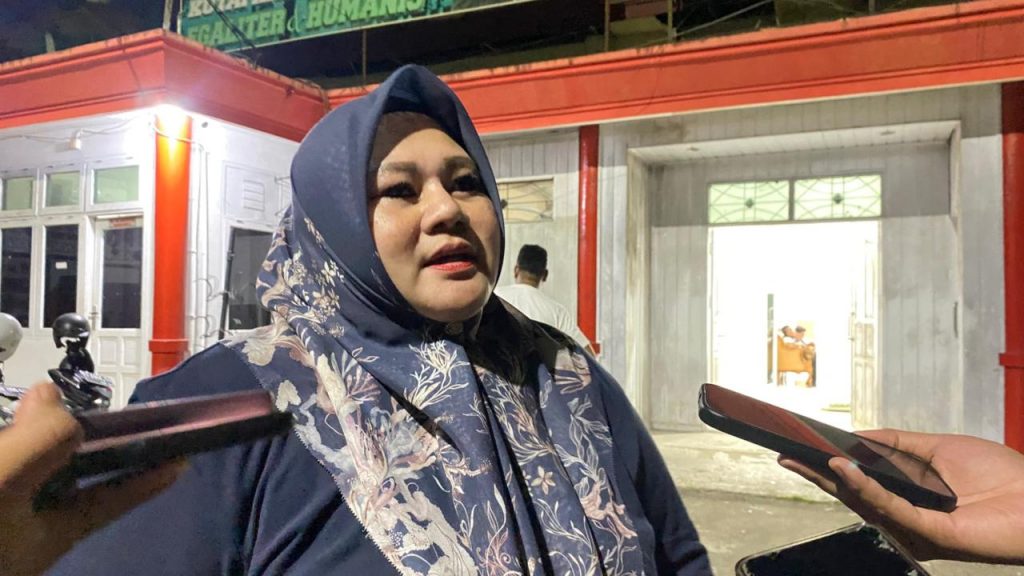 Ns. Masliana, S.Tr.Kep, dari Tim Kerja Pengendalian dan Pencegahan Penyakit Menular (P2PM) Dinkes Kukar, memberikan keterangan usai pemeriksaan kesehatan di Kantor Satpol PP Kukar, Sabtu (8/11/2025).