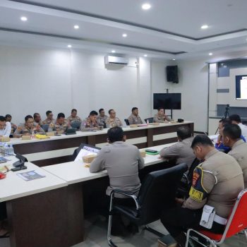 Polres Kutim menggelar Rapat Koordinasi Internal di Ruang Vicon guna mematangkan kesiapan Operasi Lilin 2025 menjelang Natal dan Tahun Baru.