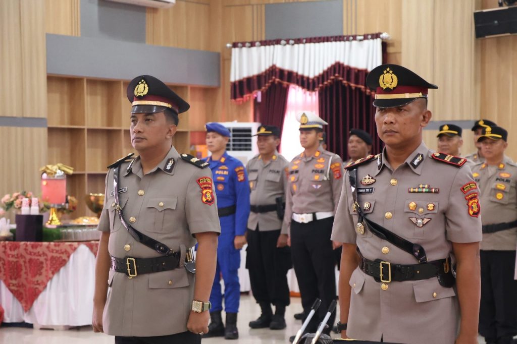 Acara Kenal Pamit Kapolsek Muara Ancalong digelar Polres Kutim di Aula Pelangi. Jabatan resmi diserahkan kepada IPTU Erwan Tri Yunanto.
