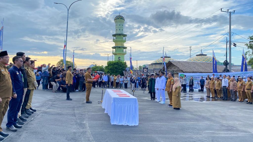 Suasana pelantikan pejabat administrator Pemkab Kutai Kartanegara yang digelar di kawasan Jembatan Besi Kedaton Agung, Tenggarong, Selasa (23/12/2025).