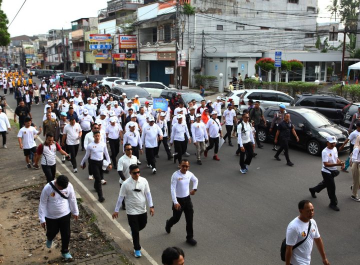 Jalan sehat Kick Off HPN 2026 diikuti ribuan warga, insan pers, serta jajaran tokoh nasional, Minggu (30/11/2025).
