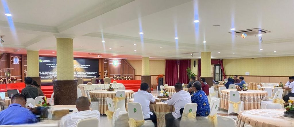 Suasana RDP DPRD Kukar yang membahas realisasi kewajiban 20 persen lahan plasma oleh perusahaan perkebunan kelapa sawit, Rabu (18/2/2026).