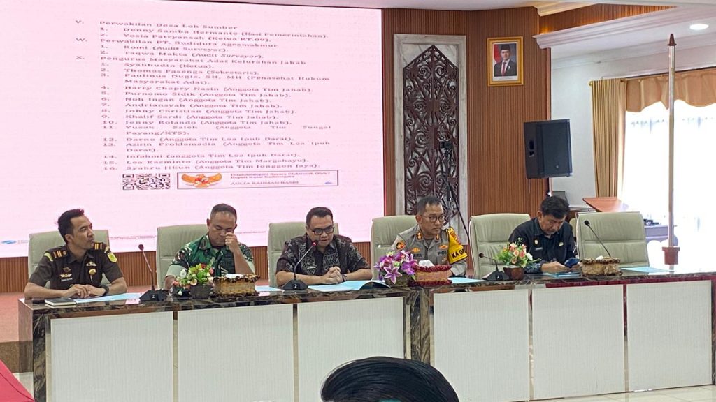 Pemkab Kukar menggelar sosialisasi identifikasi lahan HGU PT Budiduta Agromakmur bersama masyarakat setempat.