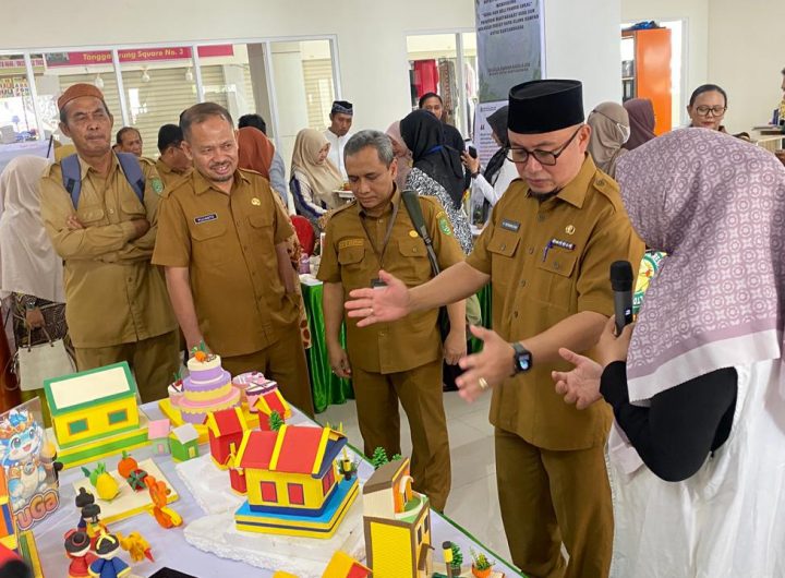 Pameran dan Bepolahan Kerajinan Daur Ulang digelar Pemkab Kukar di Tangga Arung Square, Tenggarong, Selasa (10/3/2026).