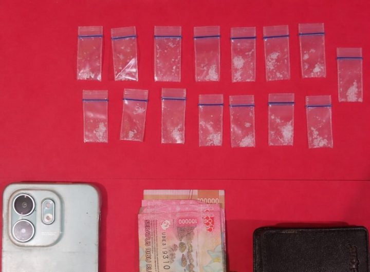 Sejumlah barang bukti narkotika jenis sabu yang diamankan aparat kepolisian dalam pengungkapan dan pengembangan kasus peredaran narkotika di wilayah Muara Kaman.