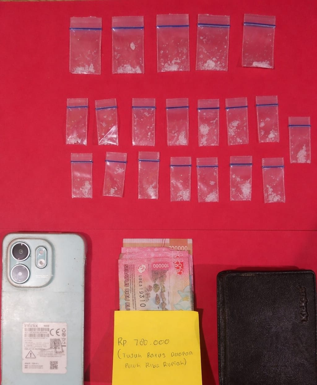 Sejumlah barang bukti narkotika jenis sabu yang diamankan aparat kepolisian dalam pengungkapan dan pengembangan kasus peredaran narkotika di wilayah Muara Kaman.