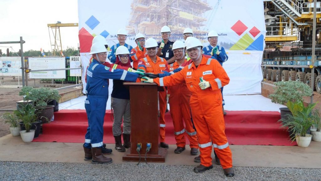 Seremoni pelepasan topside Proyek Manpatu sebagai bagian pengembangan lapangan migas menuju target produksi 2027.