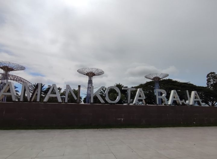 Taman Kota Raja di Tenggarong.