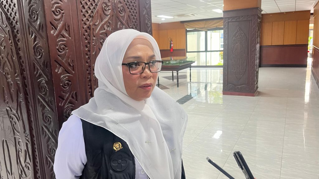 Syahariah Mas’ud saat memberikan keterangan terkait proyek pembangunan sekolah mangkrak di Kalimantan Timur.