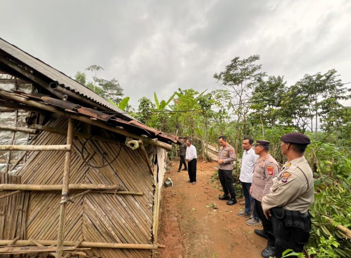 Peninjauan langsung proses pembangunan rumah Mbah Waluyo di Padukuhan Klepu, Ponjong, Sabtu (13/6/2026).
