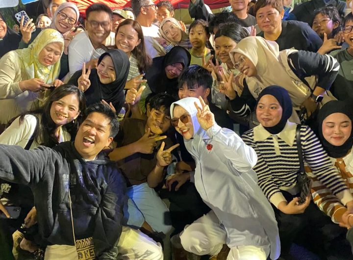 Kehadiran Rita Widyasari di kawasan Simpang Odah Etam (SOE) dan Titik Nol Tenggarong disambut antusias warga, Sabtu malam (20/6/2026).