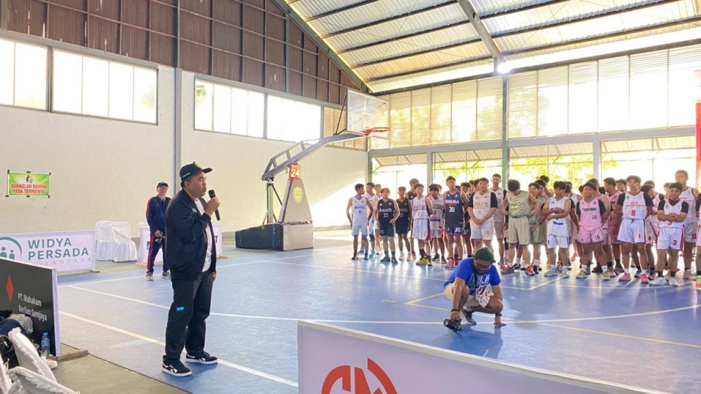 Ketua DPRD Kukar, Ahmad Yani, secara resmi membuka Turnamen Bola Basket DPRD Cup 2025, Sabtu (25/10/2025) sore.