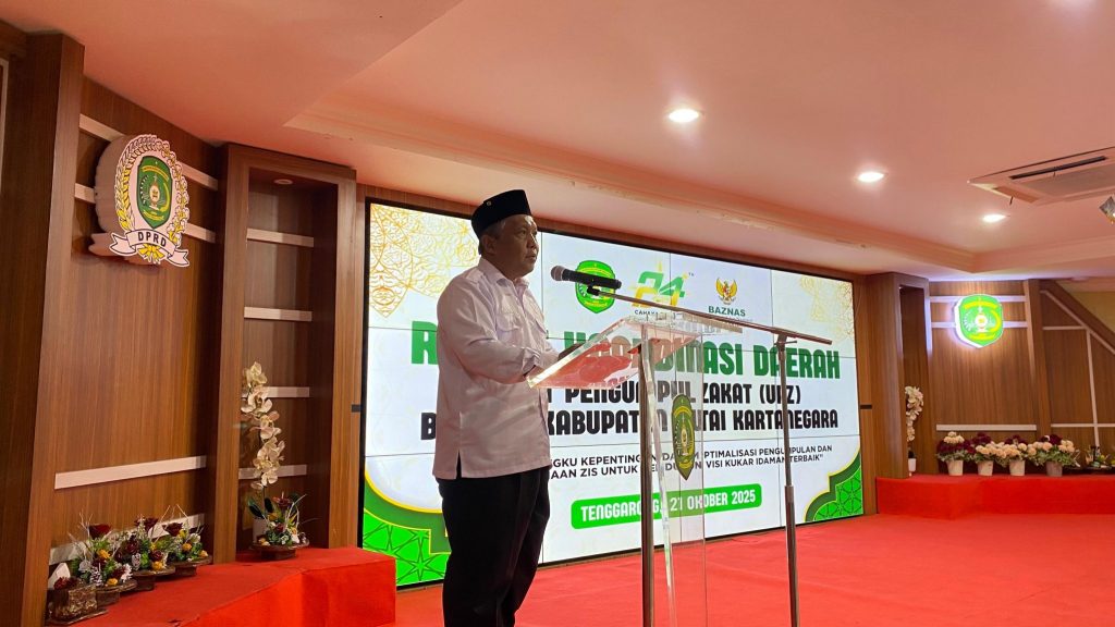 Ketua Baznas Kukar M. Shafik Avicenna saat menyampaikan sambutan dalam Rapat Koordinasi Daerah Unit Pengumpul Zakat (UPZ) di Ruang Serbaguna DPRD Kutai Kartanegara, Selasa (21/10/2025).
