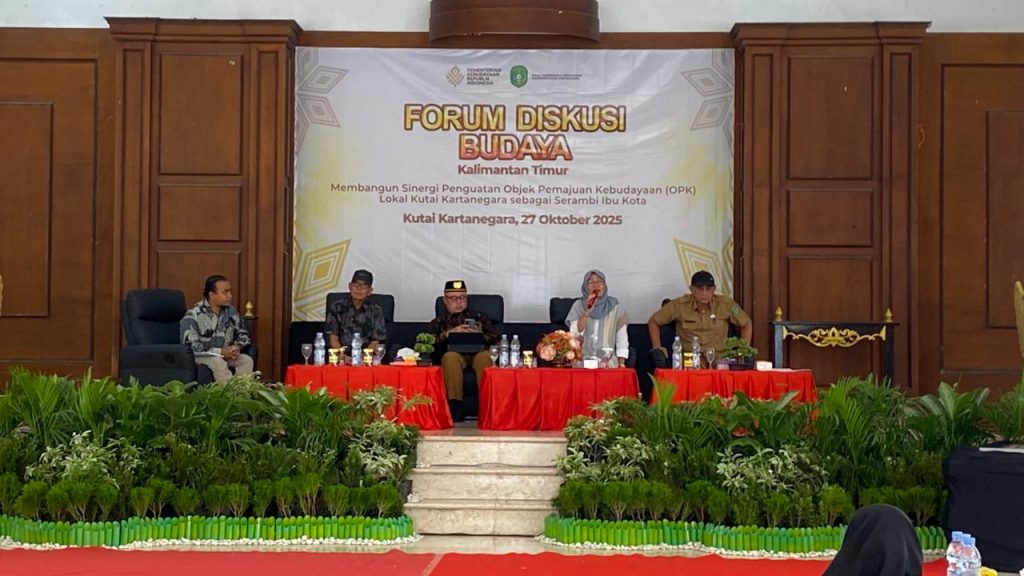Forum Diskusi Budaya Kalimantan Timur membahas penguatan OPK Kutai Kartanegara dalam sesi diskusi di Komplek Kedaton Kukar, Senin (27/10/2025).