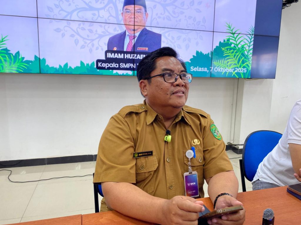 Kepala Sekolah SMPN 1 Tenggarong Imam Huzaeni