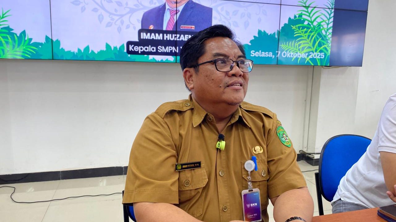 Kepala Sekolah SMPN 1 Tenggarong Imam Huzaeni