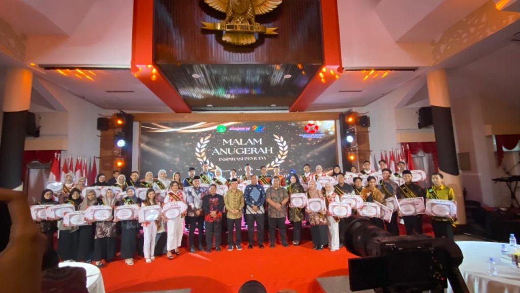 Suasana Malam Anugerah Inspirasi Pemuda yang digelar Pemkab Kutai Kartanegara di Pendopo Odah Etam, Tenggarong, Rabu (29/10/2025) malam.