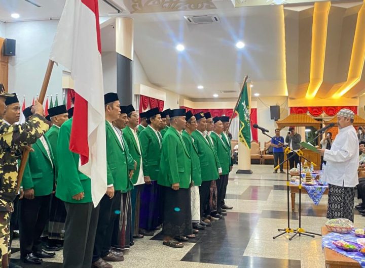 Bupati Kutai Kartanegara Aulia Rahman Basri menghadiri pelantikan Pengurus Cabang Nahdlatul Ulama (PCNU) Kukar masa khidmat 2025–2030 di Pendopo Odah Etam, Tenggarong, Rabu malam (22/10/2025).