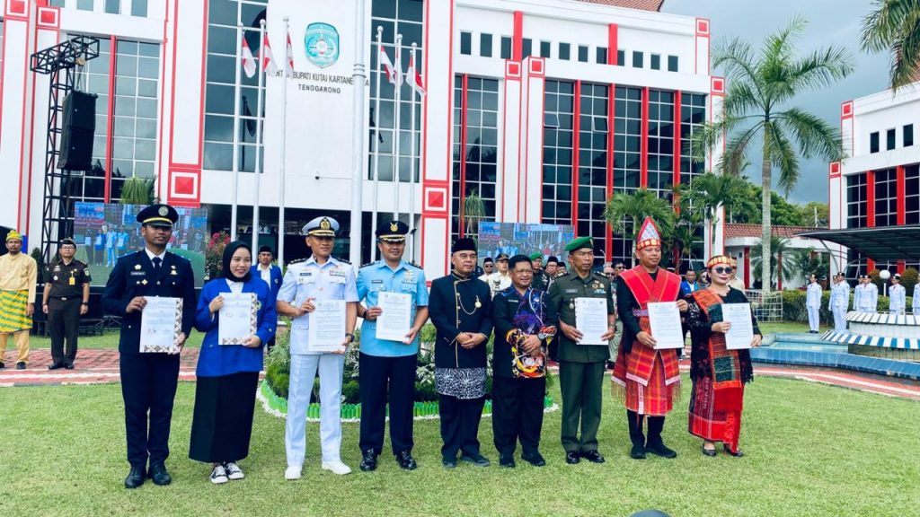 Semangat Sumpah Pemuda menjadi momentum bagi Dispora Kutai Kartanegara memperkuat komitmen pembinaan generasi muda melalui peluncuran program Bintang Pengabdian, sebuah kerja sama strategis untuk menyiapkan calon prajurit, ASN, dan siswa sekolah kedinasan berkarakter.