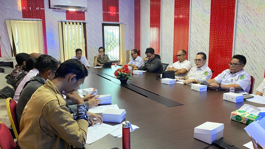 Suasana rapat persiapan Pekan Kebudayaan Daerah (PKD) 2025 di Gedung A Bidang Kebudayaan Disdikbud Kukar, diikuti perwakilan OPD dan panitia pelaksana, Rabu (15/10/2025).