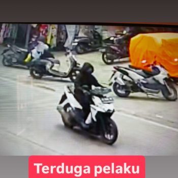 Tangkapan layar rekaman CCTV memperlihatkan pelaku mengendarai sepeda motor saat melarikan diri dari lokasi kejadian.
