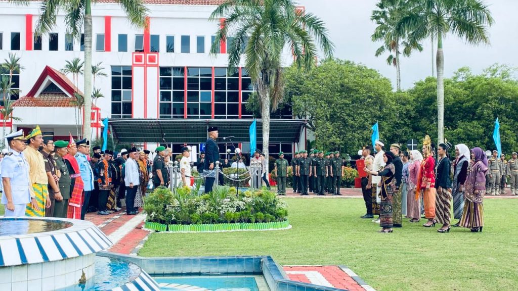 Pemerintah Kabupaten Kutai Kartanegara menggelar upacara peringatan Hari Sumpah Pemuda ke-97 Tahun 2025 di Halaman Kantor Bupati Kukar, Selasa (28/10/2025).