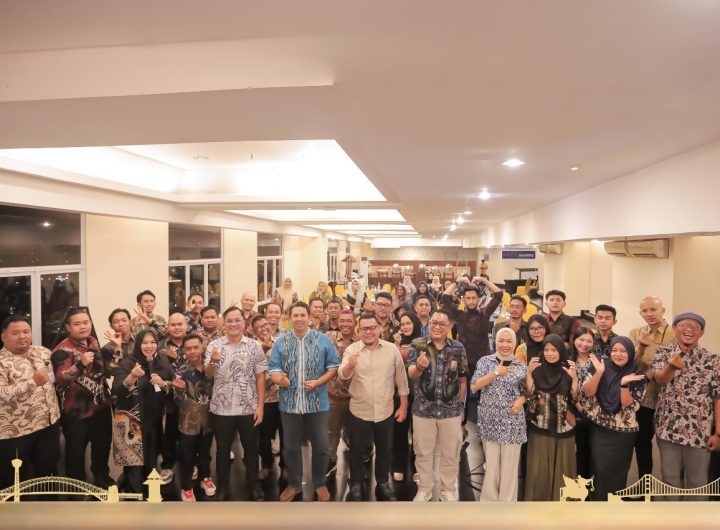 Plt. Kepala Dispar Kukar, Arianto, memberikan sambutan pada pembukaan pelatihan kepemanduan outbound di Hotel Aston Samarinda