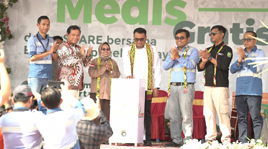 Bupati Kutai Kartanegara, dr. Aulia Rahman Basri, meresmikan Tugu Perjuangan Muara Kaman dan meluncurkan Pelayanan Kesehatan Gratis Rumah Sakit Kapal bersama PT Bayan Resources dan Yayasan doctorSHARE, Sabtu (1/11/2025).