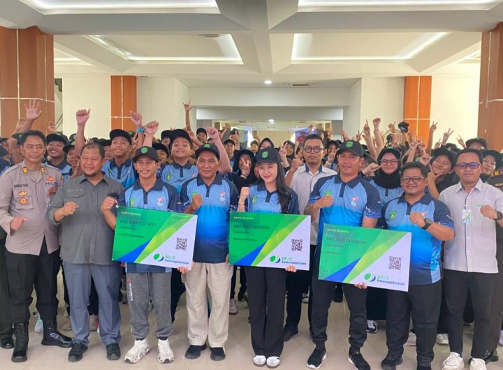 Momen pelepasan kontingen pelajar Kutai Kartanegara (Kukar) yang akan berlaga di ajang Pekan Olahraga Pelajar Daerah (POPDA) XVII Kalimantan Timur di Penajam Paser Utara.