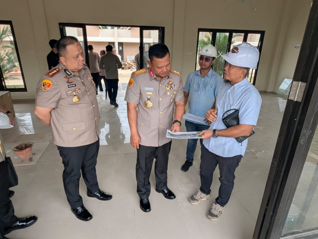 Kapolda Kaltim melakukan peninjauan langsung pembangunan Asrama Polisi (Aspol) Gelatik di Kota Samarinda, Jumat (9/1/2026).