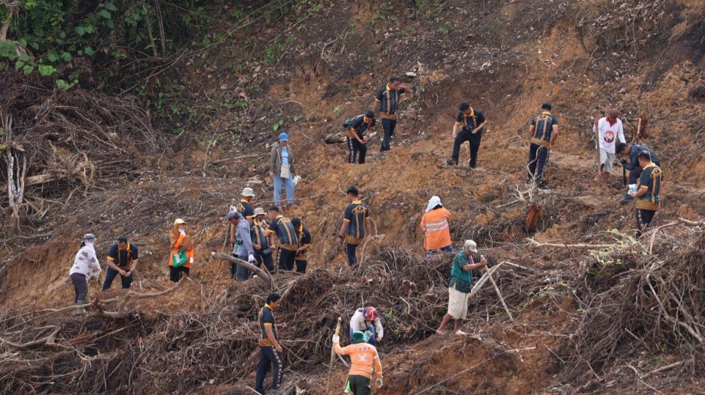 Kolaborasi Polri, perusahaan, dan kelompok tani dalam mendukung program ketahanan pangan nasional melalui pemanfaatan lahan eks tambang batu bara menjadi kawasan pertanian produktif, Jumat (2/1/2026).
