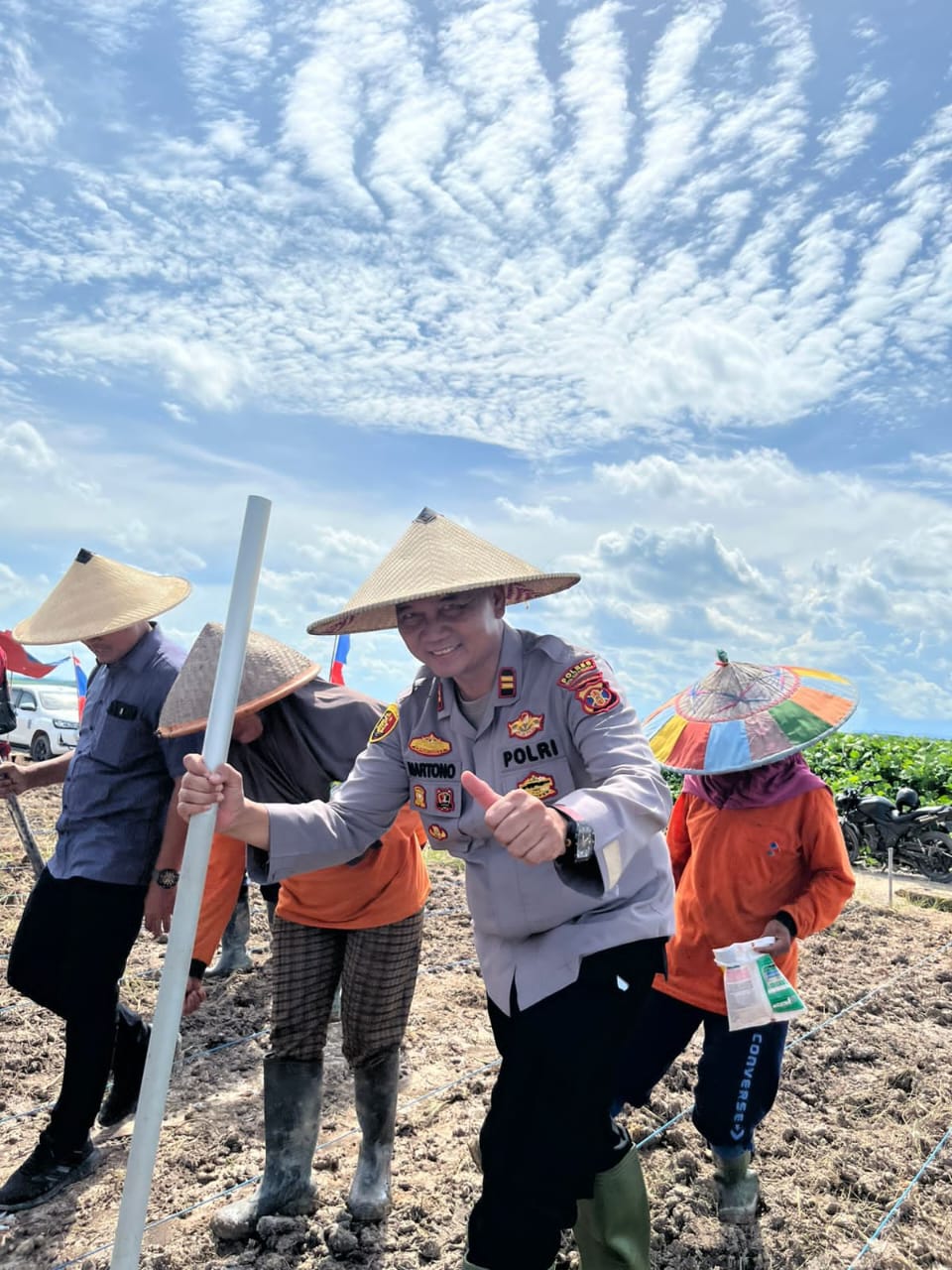 Polsek Muara Wahau bersama manajemen PT DSN Group melakukan pengecekan lahan pertanian untuk penanaman jagung hibrida di Desa Muara Wahau, Kecamatan Muara Wahau, Kabupaten Kutai Timur, Rabu (14/1/2026).