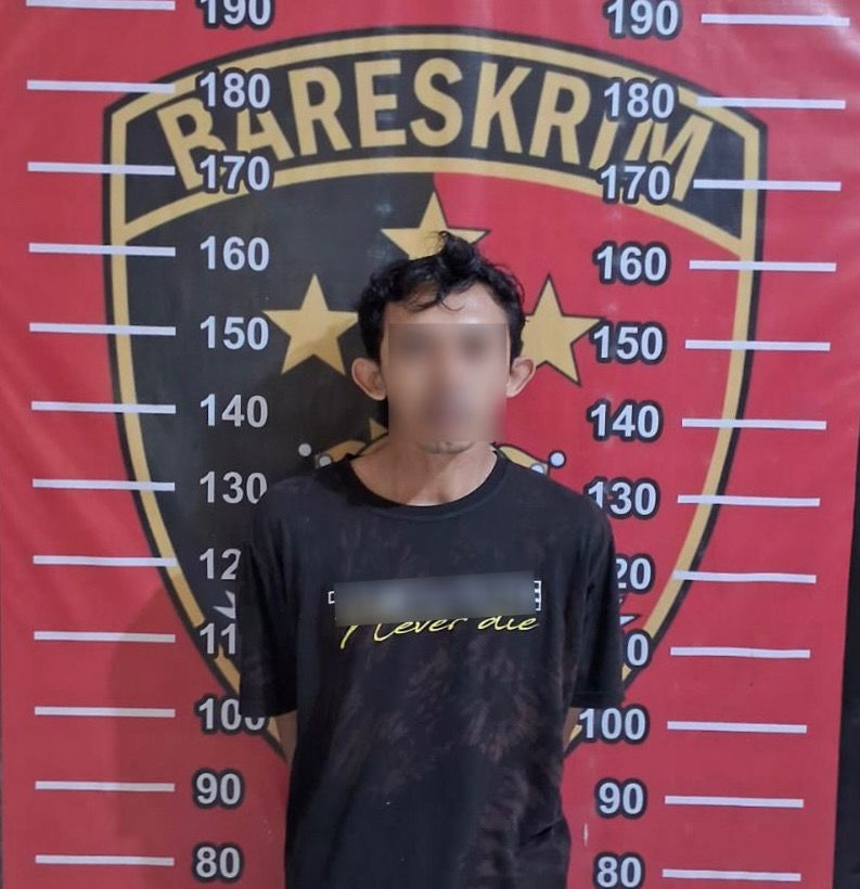 Unit Reskrim Polsek Sungai Pinang mengamankan pria berinisial F (32) yang diduga terlibat aksi penjambretan, Jumat (16/1/2026). (Dok: Polsek Sungai Pinang)