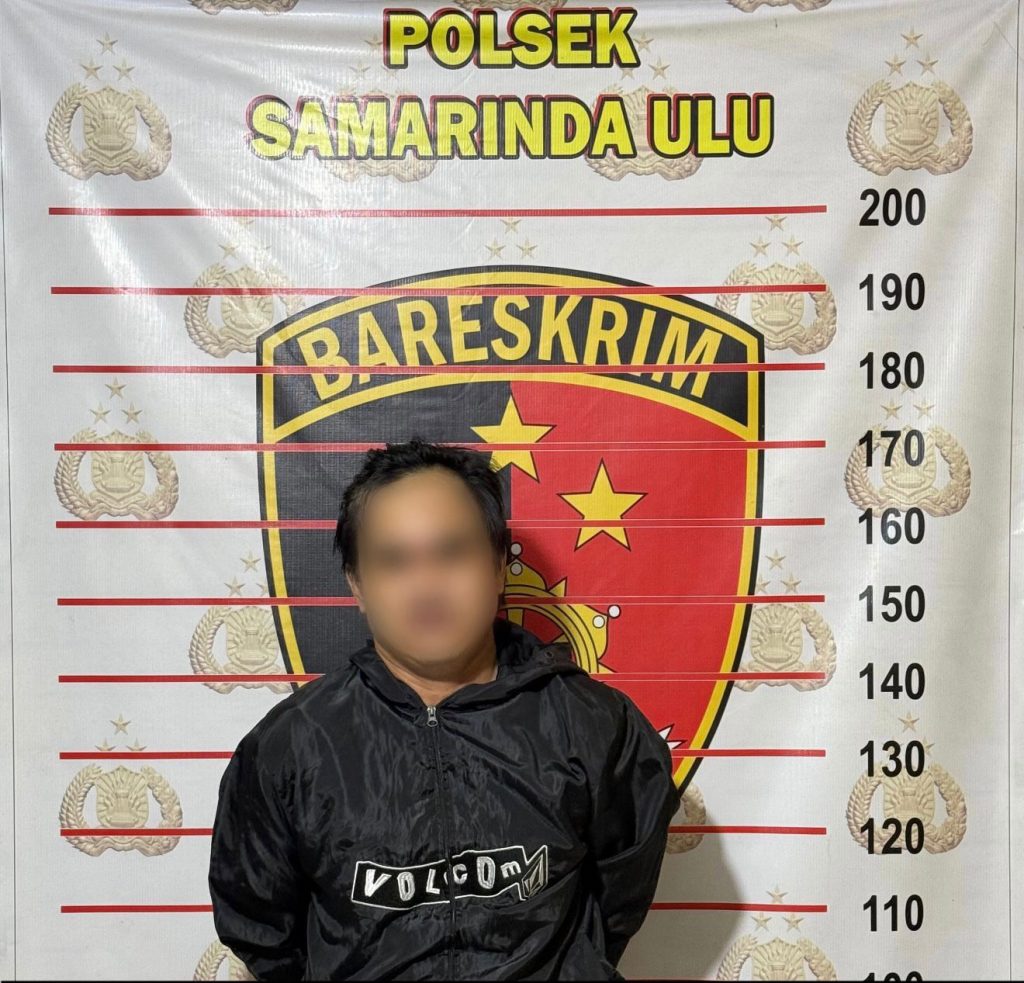 Unit Reskrim Polsek Samarinda Ulu mengamankan pelaku berinisial Y (24) usai melakukan penyelidikan intensif, Rabu, 14 Januari 2026. (Dok: Polsek Samarinda Ulu)