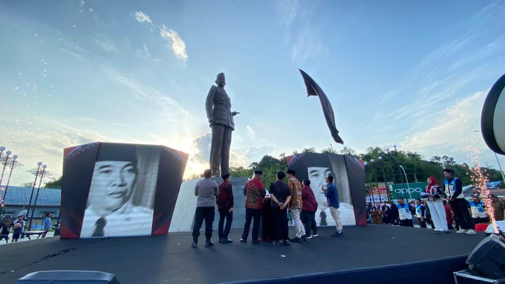 Dalam rangka peringatan Peristiwa Perjuangan Merah Putih ke-79, Pemkab Kutai Kartanegara meresmikan Patung Ir. Soekarno beserta kawasan Ruang Terbuka Hijau di Kecamatan Sangasanga, Selasa (27/1/2026).