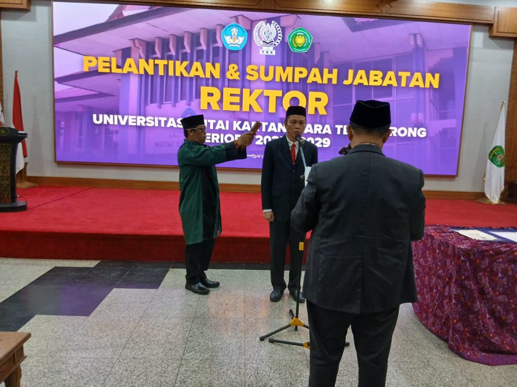 Pelantikan Prof. Dr. Ir. Ince Raden sebagai Rektor Unikarta periode 2025–2029 di Pendopo Bupati Kutai Kartanegara, Kamis (8/1/2026).