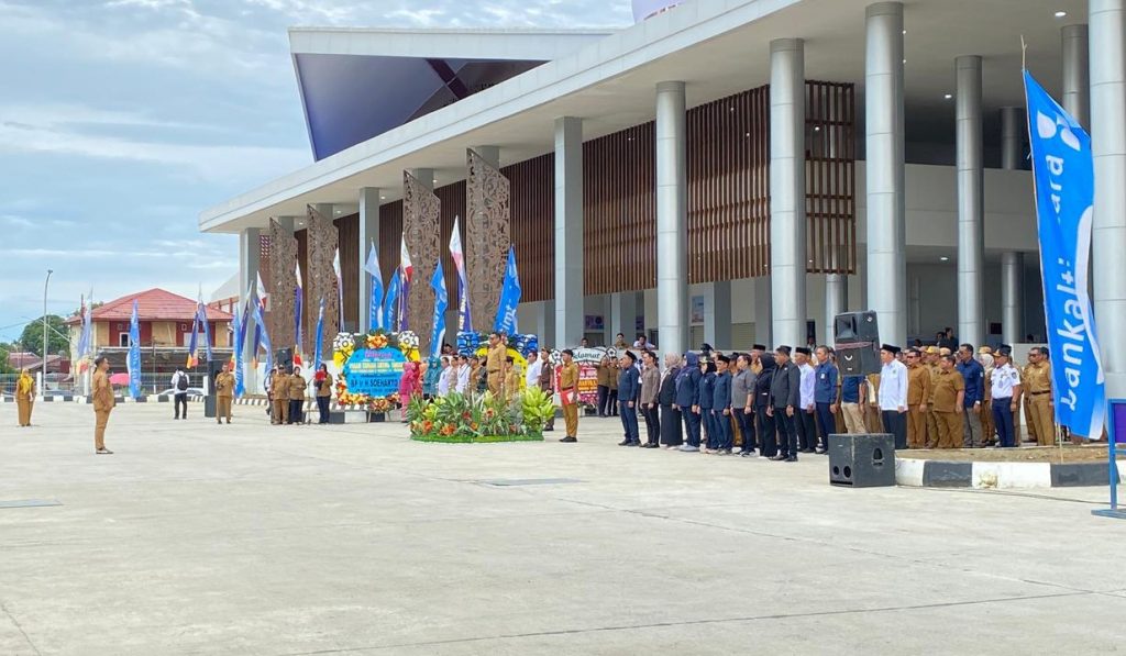 Suasana apel bersama dalam rangka peresmian Tangga Arung Square di Tenggarong, Senin (5/1/2026).