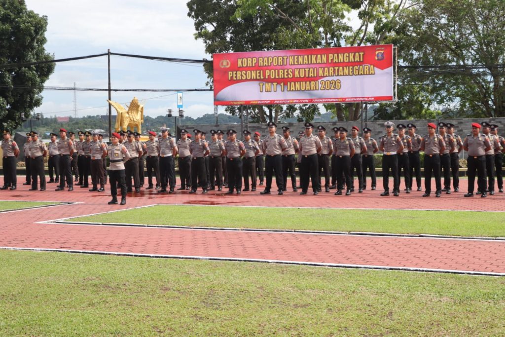 Polres Kutai Kartanegara menggelar upacara Korps Raport Kenaikan Pangkat personel, Rabu (31/12/2025) (Dok: Humas Polres Kukar)