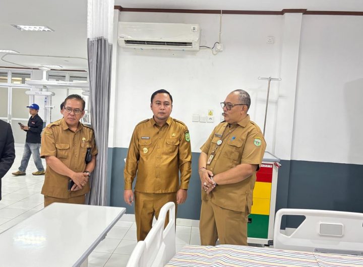Bupati Kutai Barat melakukan peninjauan layanan dan fasilitas kesehatan, Senin (26/1/2026).