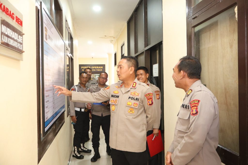 Kapolres Kutim AKBP Fauzan Arianto saat melakukan sidak di Mapolres Kutai Timur, Selasa (13/1/2026).