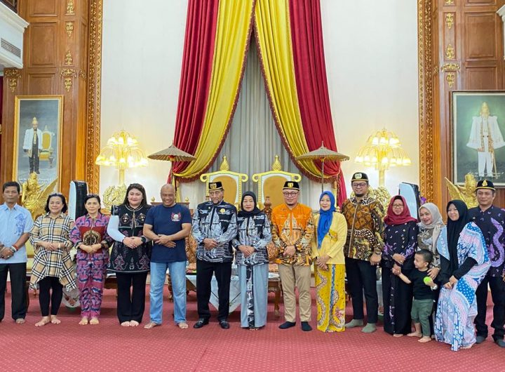 Kunjungan silaturahmi Wakapolda Kaltim Brigjen Pol. Adrianto Jossy Kusumo ke Kedaton Kesultanan Kutai Kartanegara Ing Martadipura, Sabtu (24/1/2026).