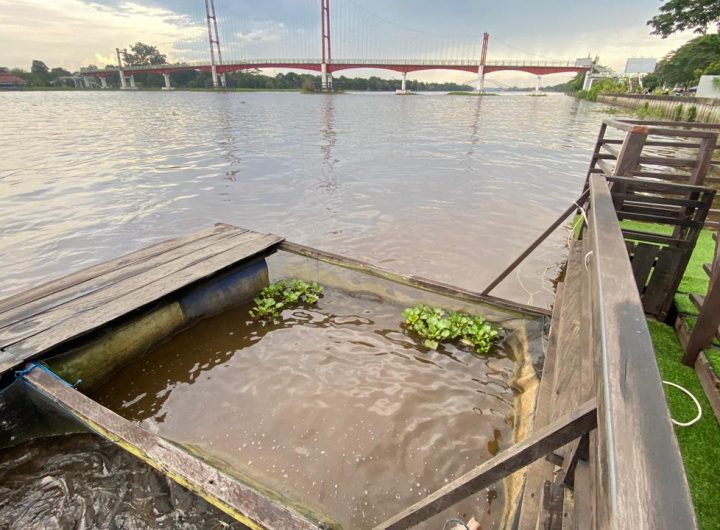 Fenomena air bangar di Sungai Mahakam.