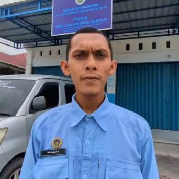 Kepala SPPG Dapur Alam Gas Alam Badak Satu, Alih Tugas Abdi Nolima, memberikan klarifikasi terkait program Makan Bergizi Gratis (MBG) di SDN 001 Muara Badak.