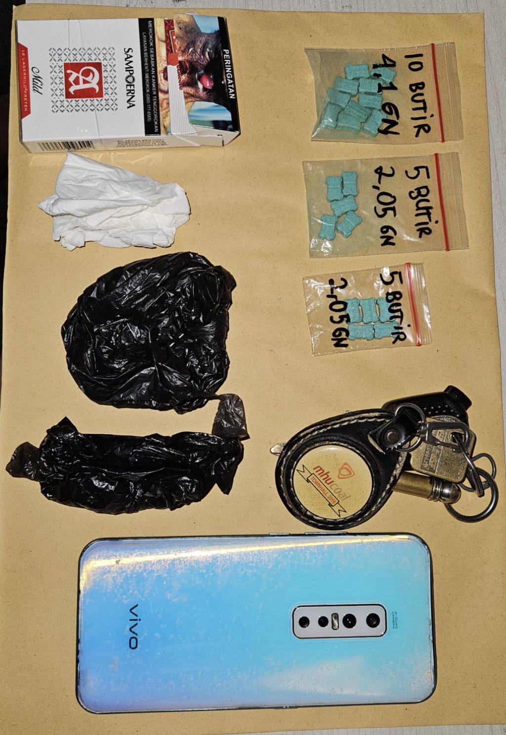 Barang bukti narkotika dan perlengkapan lainnya diamankan di Mapolres.