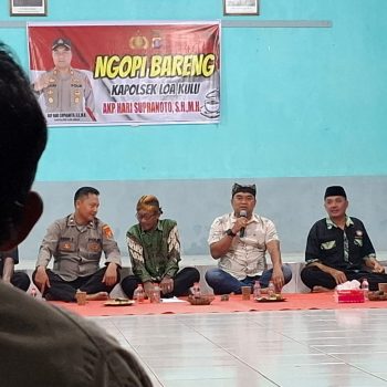 Suasana “Ngopi Bareng” Kapolsek Loa Kulu bersama para pelaku seni dan tokoh masyarakat, Selasa (10/2/2026) malam.