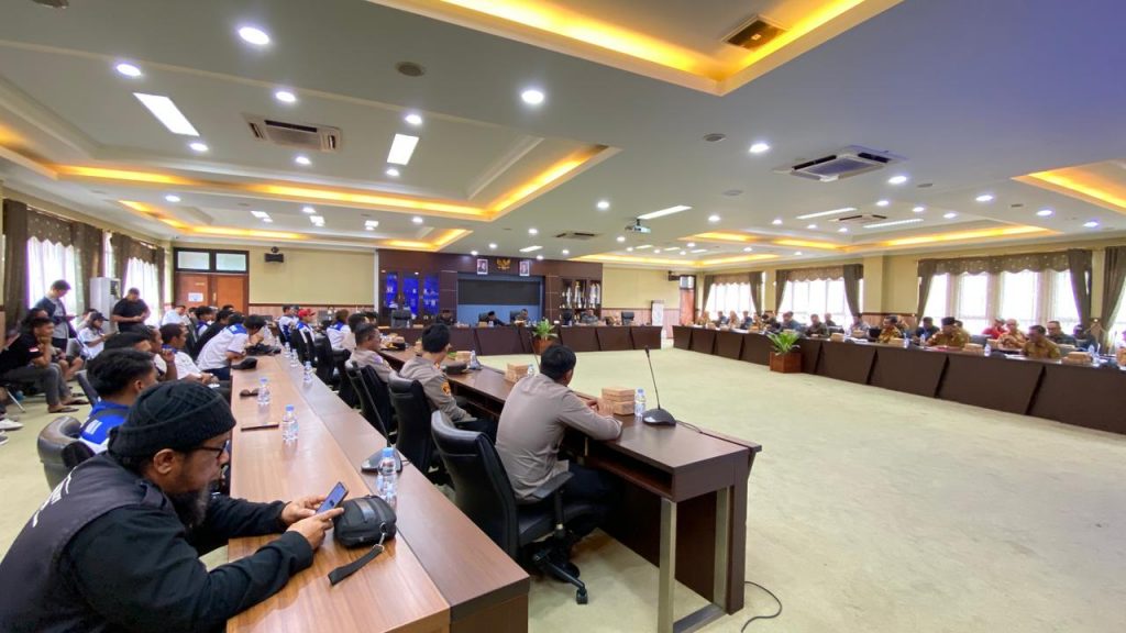 DPRD Kutai Kartanegara menggelar Rapat Dengar Pendapat dengan FSPMI Kukar sebagai bagian dari penyerapan aspirasi ketenagakerjaan, Senin (2/2/2026).