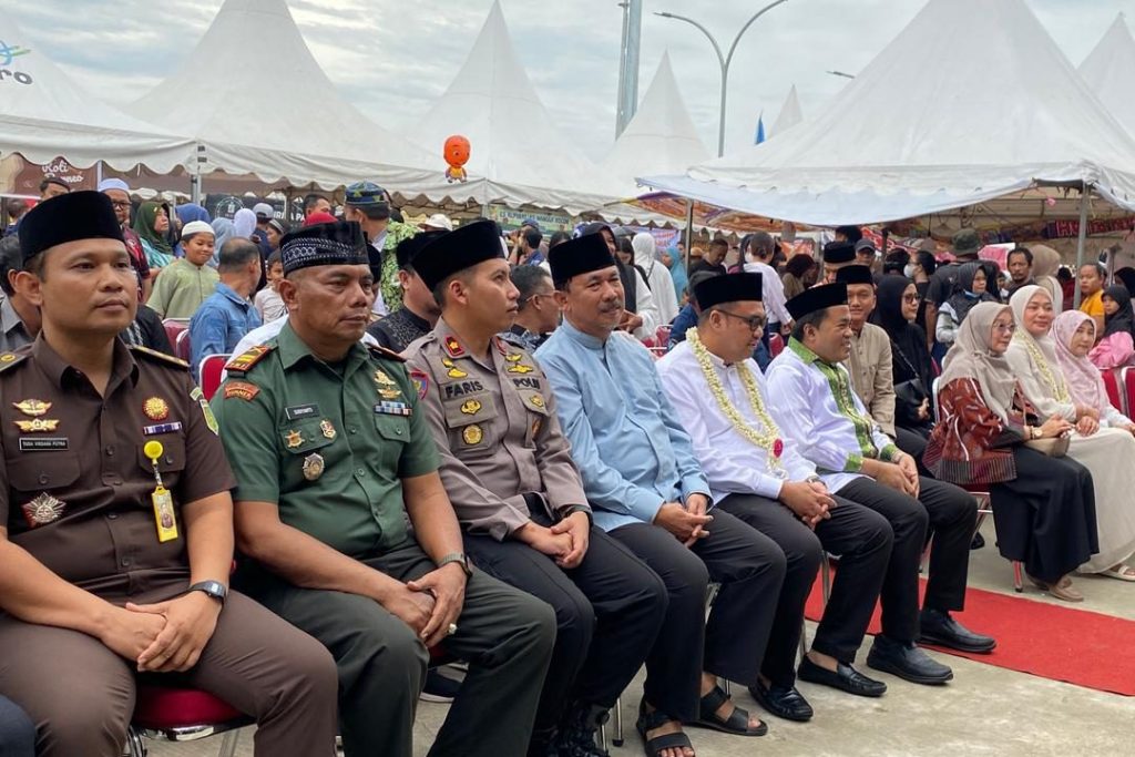 Suasana peresmian Bazar Ramadan 1447 H di Tenggarong yang dihadiri jajaran pimpinan daerah, unsur Forkopimda, serta perwakilan PT BPD Kaltimtara Cabang Tenggarong.